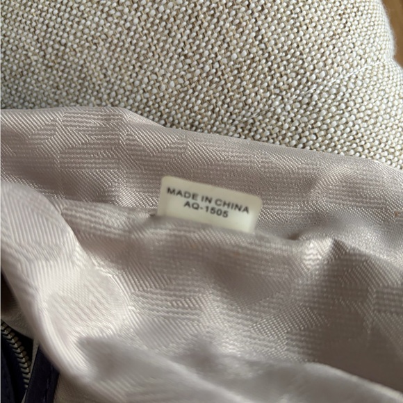 Michael Kors Chandler Medium shoulder bag in the color Iris with Silver Chain! - Picture 5 of 9